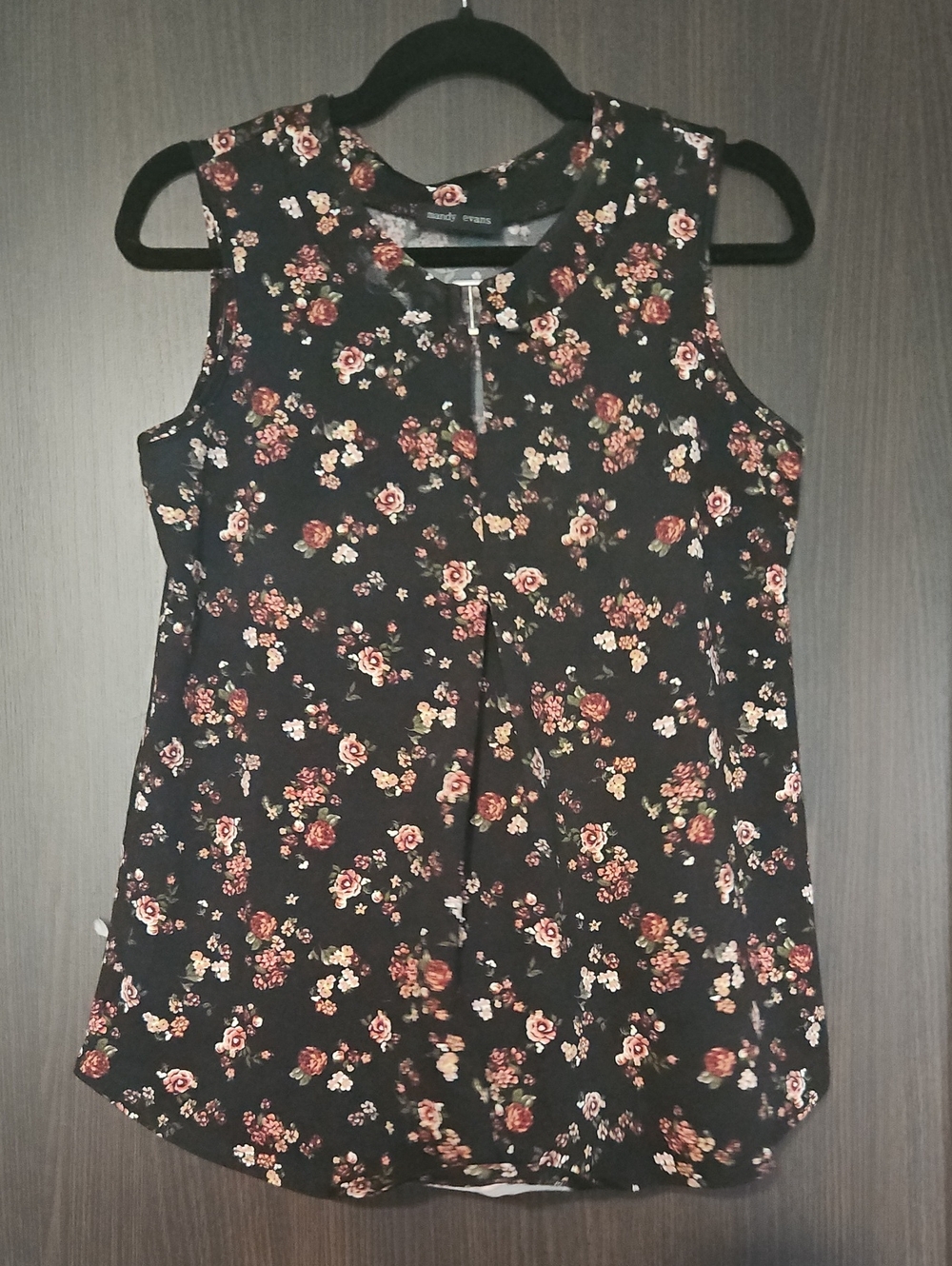 Sleeveless Floral Keyhole Cami